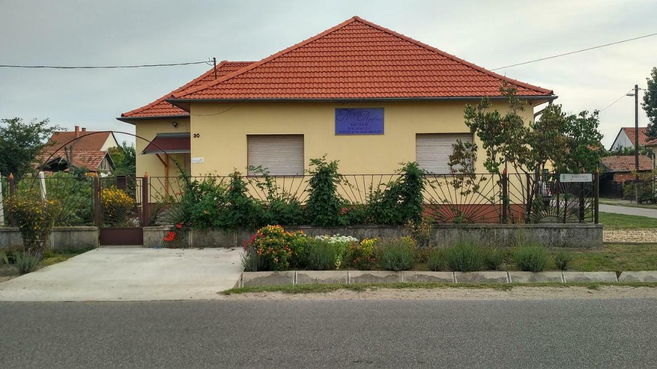 Abigel Apartman Mórahalom Buitenkant foto